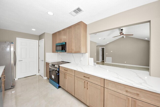 Building Photo - 16114 Forest Bend Ave