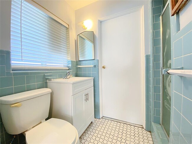 Building Photo - 902 S Scenic Hwy