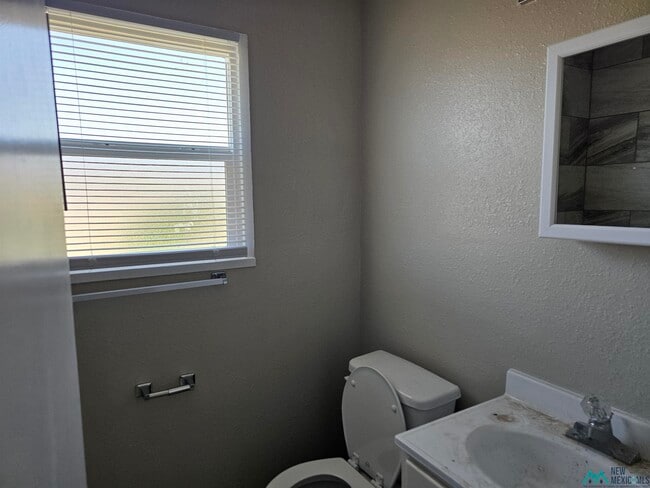 Building Photo - 105 E Plaza Dr