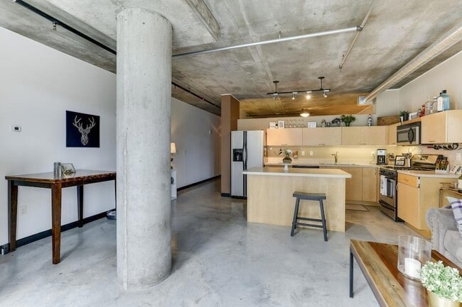 Building Photo - 730 N 4th St