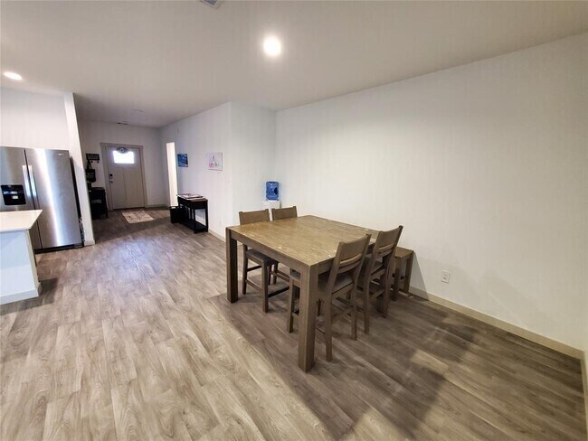 Building Photo - 6910 Dell Vista Drive