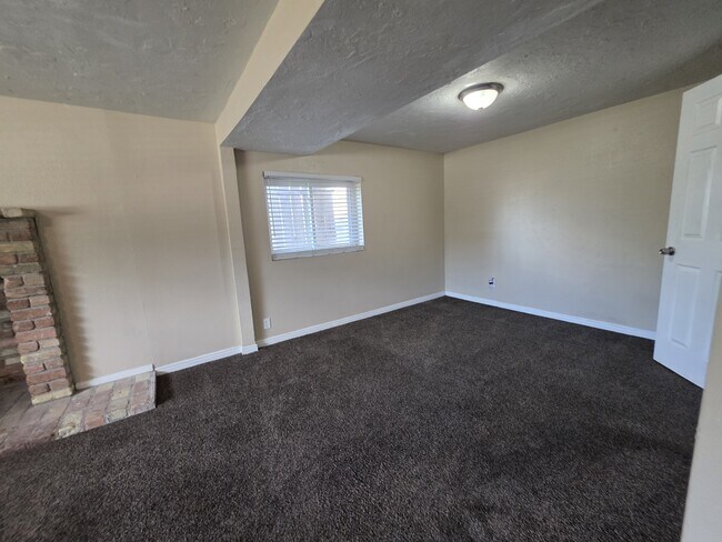 Building Photo - 3779 Oxford Way