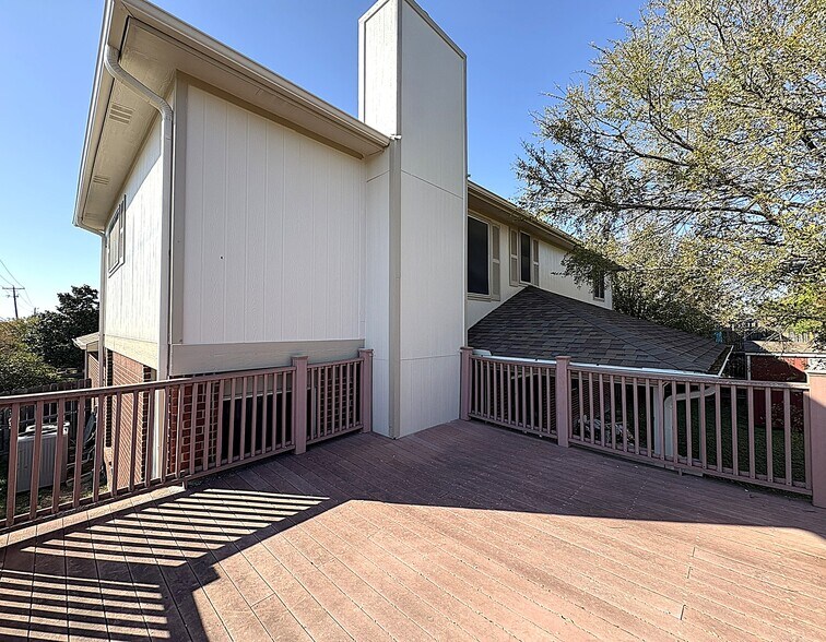 Building Photo - 2313 Modoc Dr