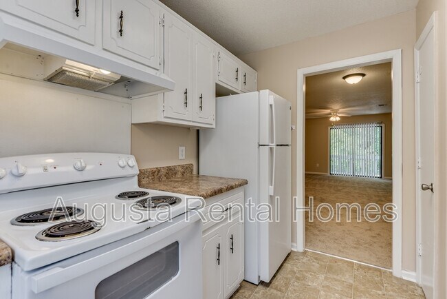Building Photo - 3510 Woodlake Rd