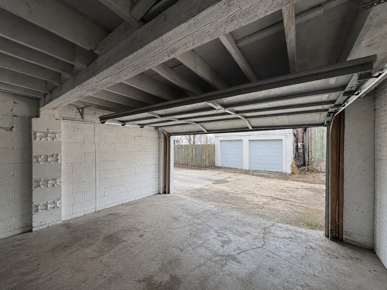Building Photo - 1328 W Lombard St