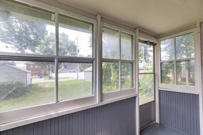 Building Photo - Charming Home - Close to Fort Riley