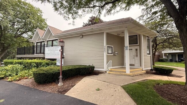 Building Photo - 220 Oak Knoll Ct
