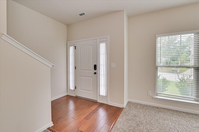 Building Photo - 880 Westlawn Dr
