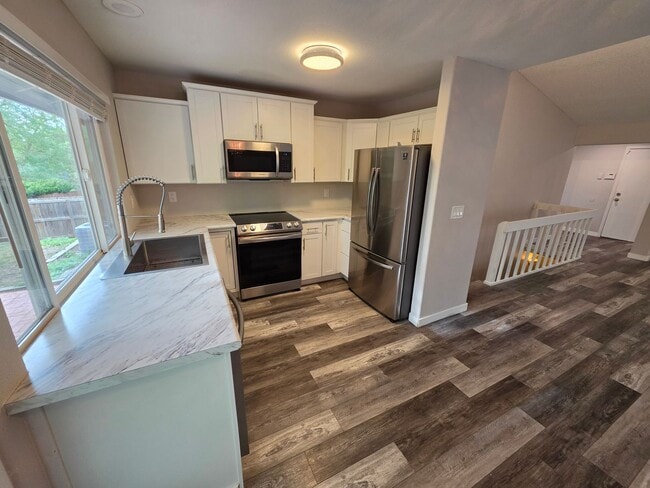 Building Photo - 6094 S Kingston Cir
