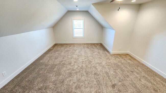 Building Photo - High-End Touches & Flexible Space in a Bea...