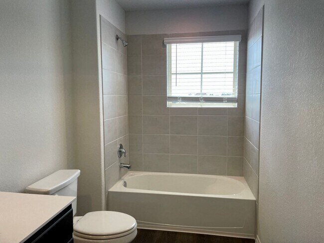 Building Photo - 4 Bed 2.5 Bath House For Lease in Sherman, TX!