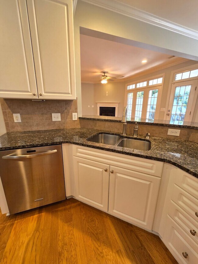 Building Photo - TOWNHOMES AT HOLLY GLEN - Gorgeous townhom...