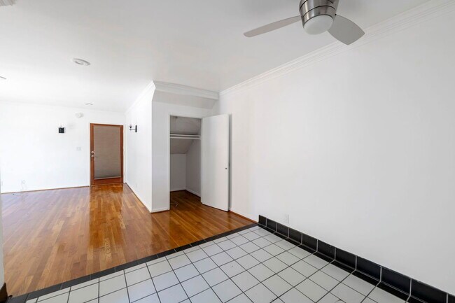 Building Photo - 1008 N Stanley Ave