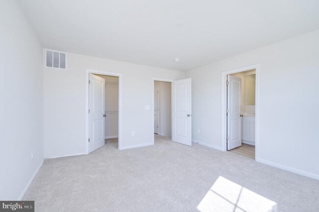 Building Photo - 450 Seeback Dr