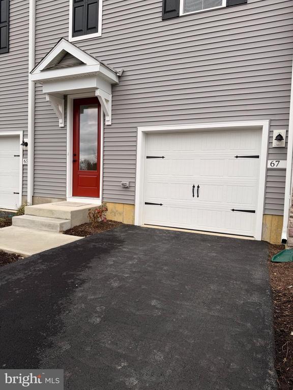 Building Photo - 67 Basswood St