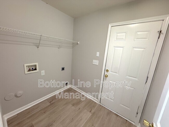 Building Photo - 1320 Ben Livingston Rd