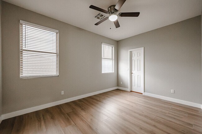 Building Photo - COMING SOON! Location! Fully remodelled 4B...