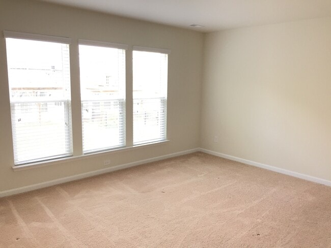 Building Photo - 6441 Silver Star Ln