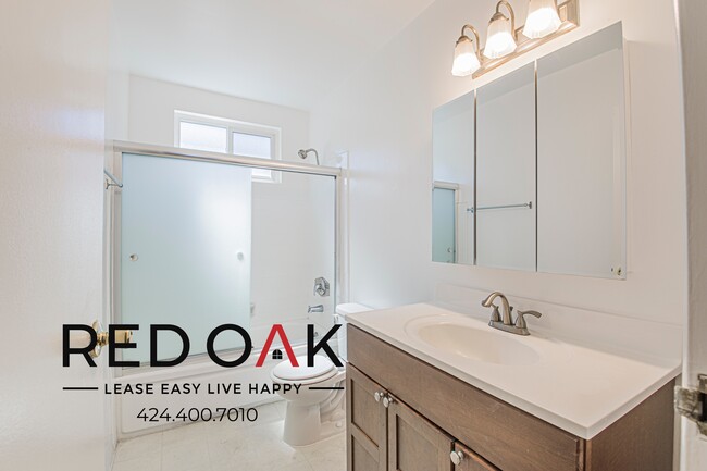 Building Photo - 642 Hayworth Ave