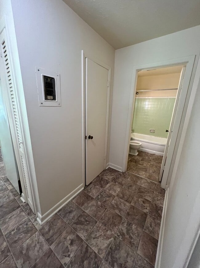 Building Photo - 116 Oates Dr