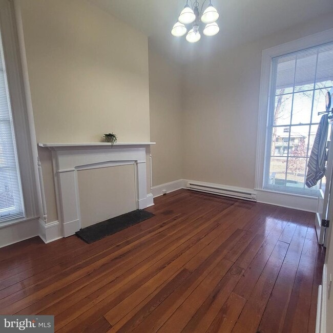 Building Photo - 447 N Loudoun St