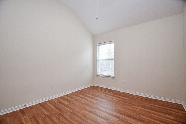 Building Photo - 18006 Willow Cliff Ln