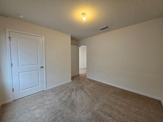 Building Photo - 4  bedroom 2 bath Home for Rent  in the He...