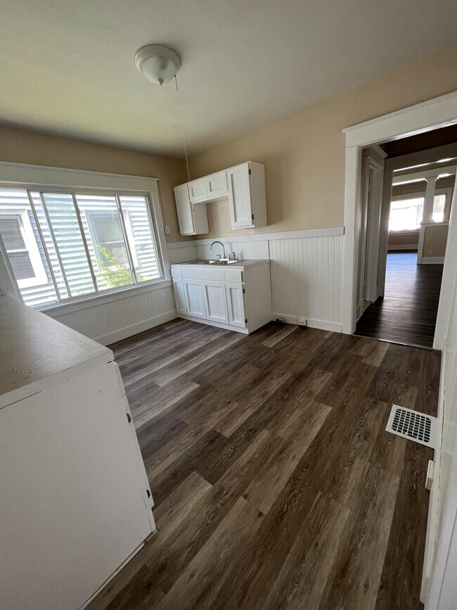 Building Photo - 310 Chelsea Pl