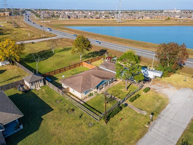 Building Photo - 1350 Strawberry St