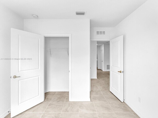 Building Photo - 2033 SW Castinet Ln