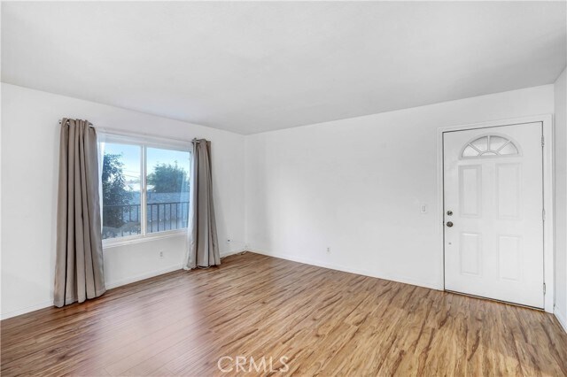 Building Photo - 1637 E 5th St