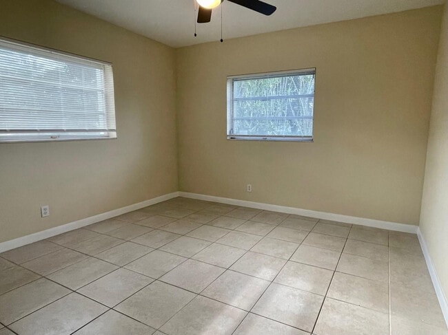 Building Photo - 1160 SW 69th Ave