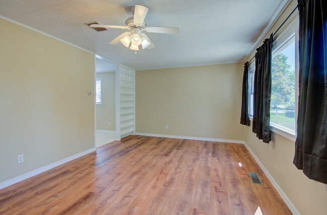 Building Photo - 2005 McDonough St