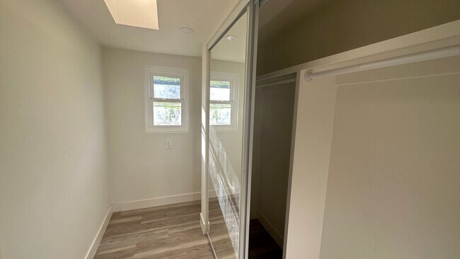 Building Photo - Remodeled 3 bd in Vista with large garage