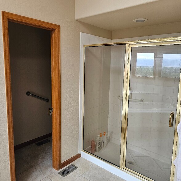 Building Photo - 74 Falcon Hills Dr