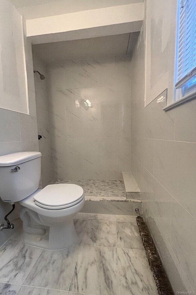 Building Photo - 2355 Vista Ct