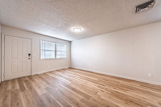 Building Photo - 1431 Anita St