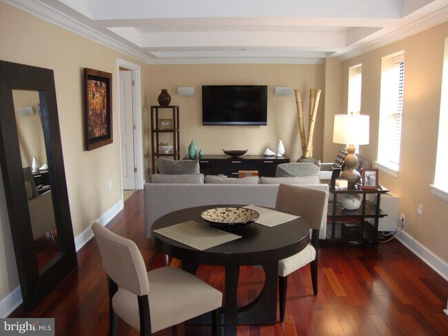 Building Photo - 1701 Locust St