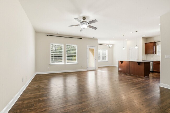 Building Photo - 52 Woodwater Cir