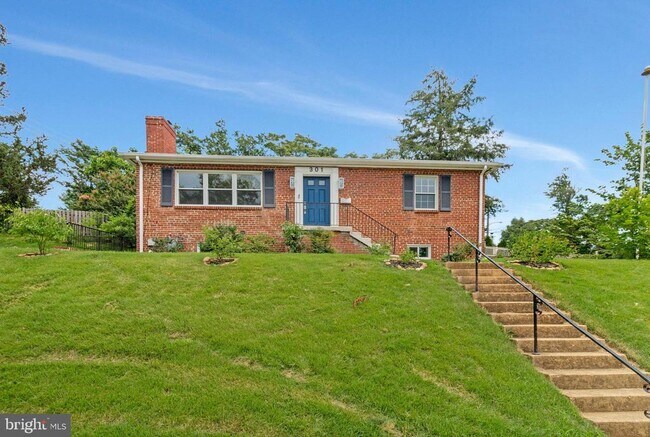 Building Photo - 301 Moncure Dr