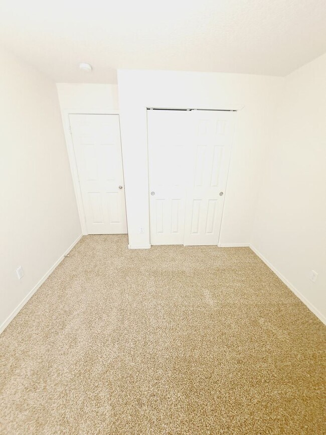 Building Photo - 3 bed 2 bath home in Huning Ranch!