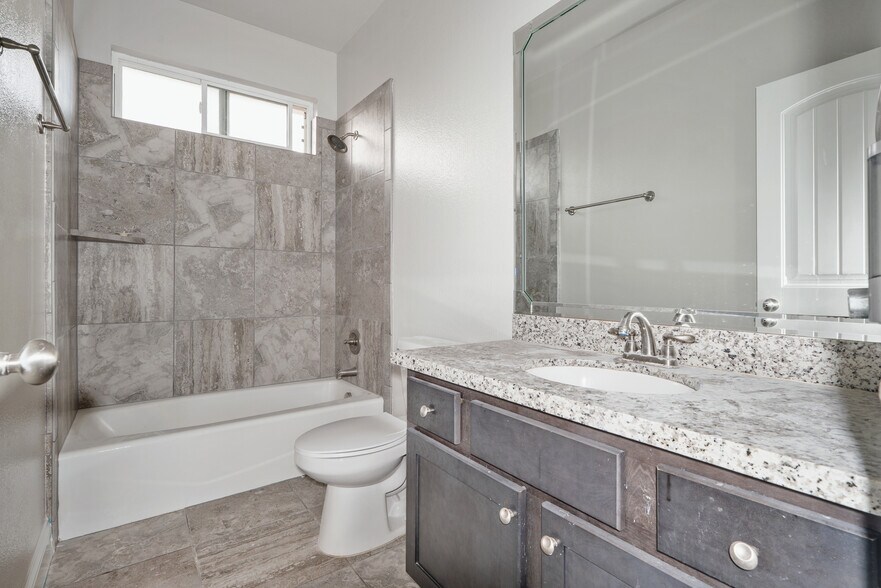 Building Photo - 6008 Ridge View St