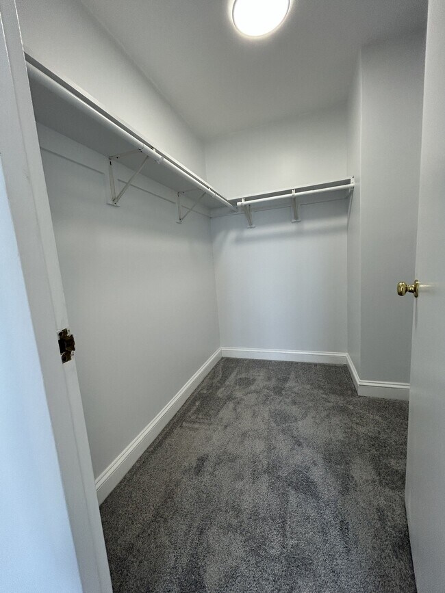 Building Photo - 5340 Holmes Run Pkwy