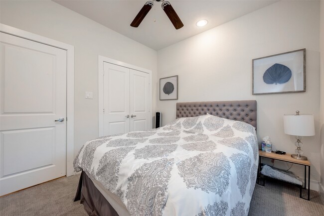 Building Photo - 3904 Tulane Oak Dr