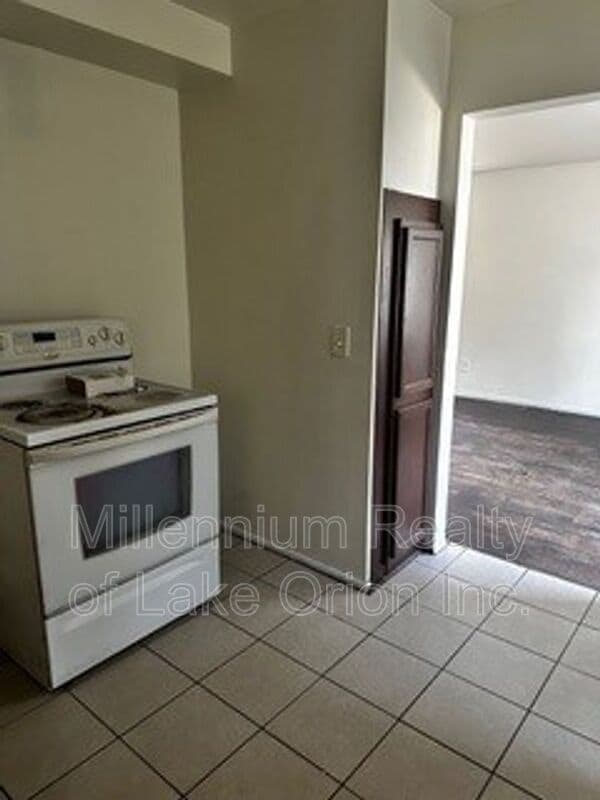 Building Photo - 445 Emerson Ave