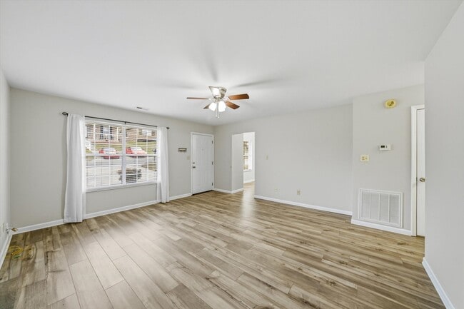 Building Photo - 804 Valerie Ln