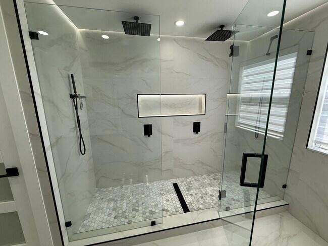 Building Photo - 5380 Oakbourne Ave