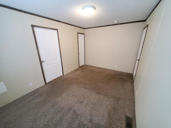 Building Photo - 2 Starling Hill Dr