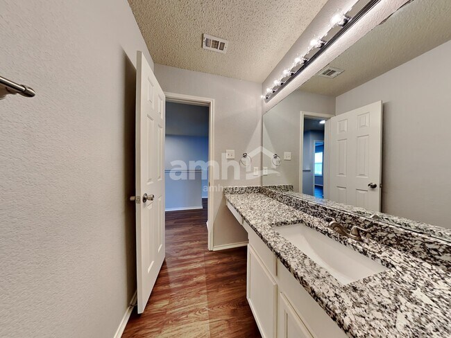 Building Photo - 2432 Arroyo Springs Dr
