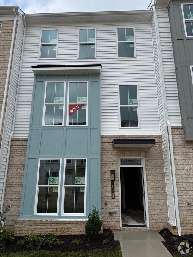 Building Photo - 15348 Oasis Sun Aly